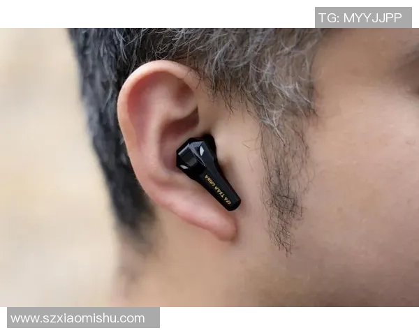 足球明星同款耳机带你感受赛场激情与音乐魅力的完美结合 足球明星同款耳机带你感受赛场激情与音乐魅力的完美结合